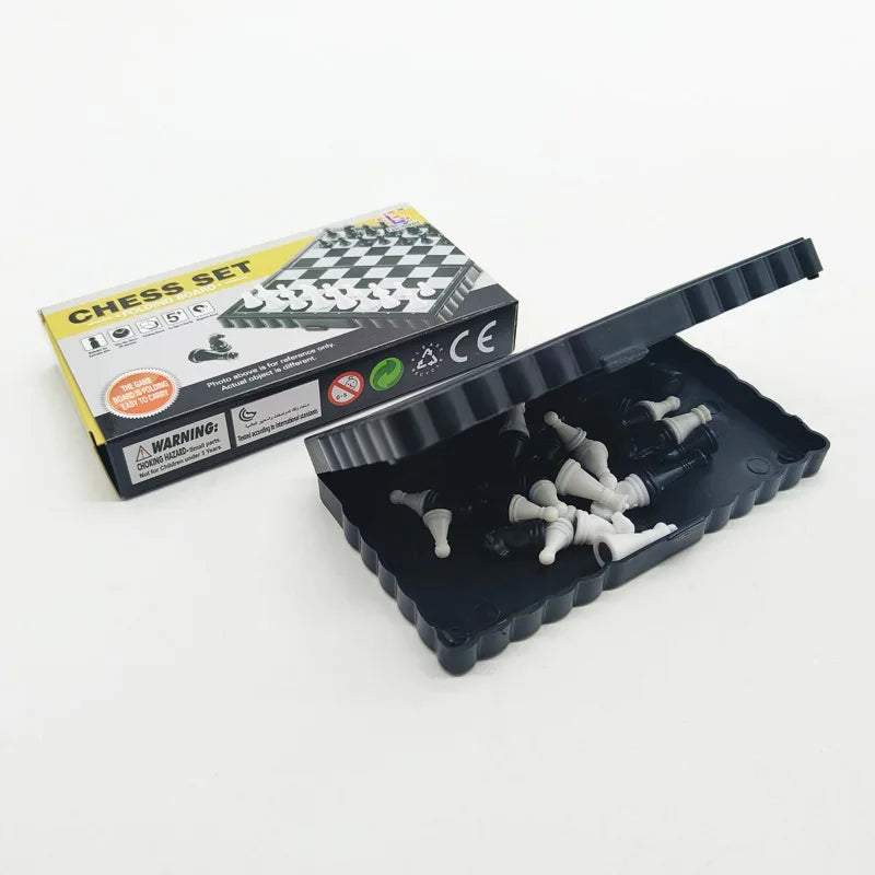 International Chess: Adult and Children's Folding Magnetic Portable International Travel Style Portable International Chess